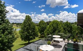 Suryaa Hotel Pinhais, Curio Collection By Hilton